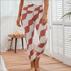 Aerie TAN and white geometric leggings